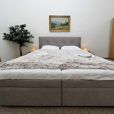 Apartments U Cisare Prag Dış mekan fotoğraf